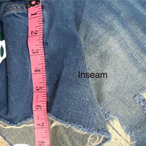 Blank NYC Women’s Plus Size Distressed Denim Shorts, NEW Size 20W - Picture 8 of 9